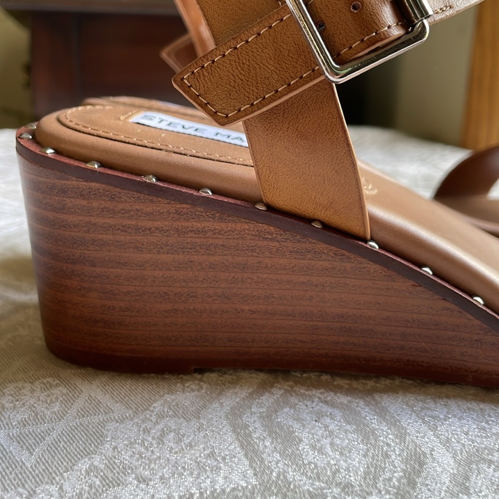 STEVE MADDEN NWOT Size 11 Brown Wedge Sandals Buckle Stud Cognac Ares Harlequin - Picture 14 of 15